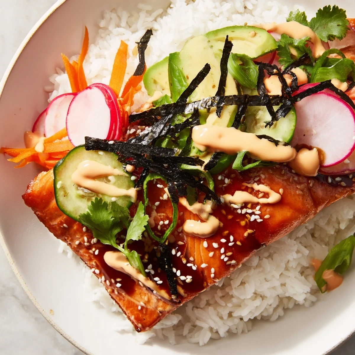 Drizzled with spicy sriracha mayo and fresh cilantro, the Teriyaki Salmon Rice Taco Bowls with Pickled Veggies are served in bowls.